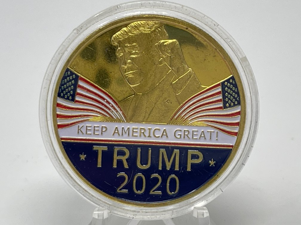 Trump 2020 Keep America Great Novelty Coin in Plastic Case