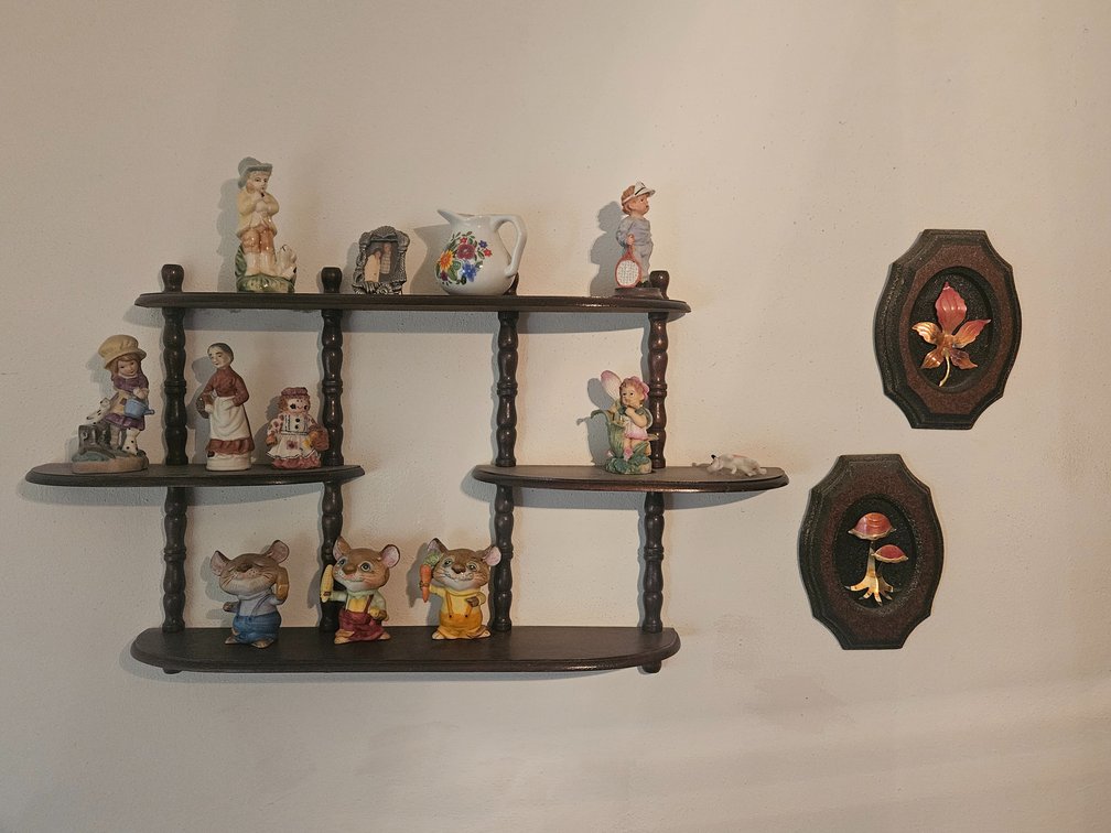 Middle Bedroom Wall Contents Candle Holder - Clock - Display Shelf - Figurines and More 
