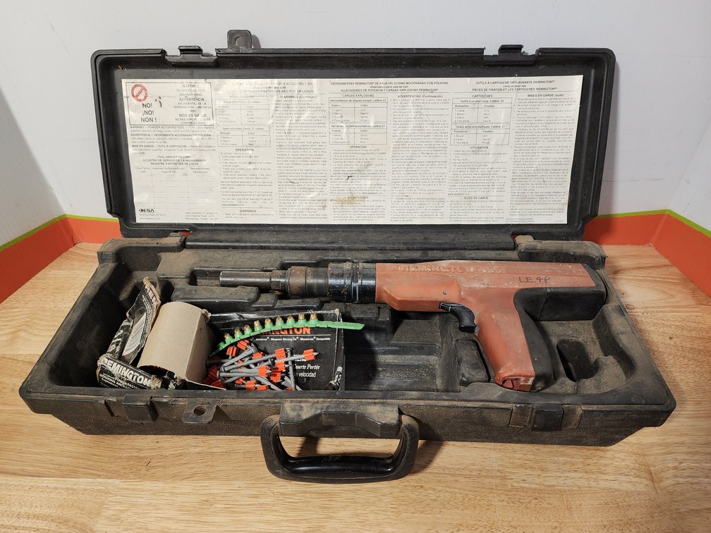 Remington 496 Powder Actuated Tool W/Fasteners 