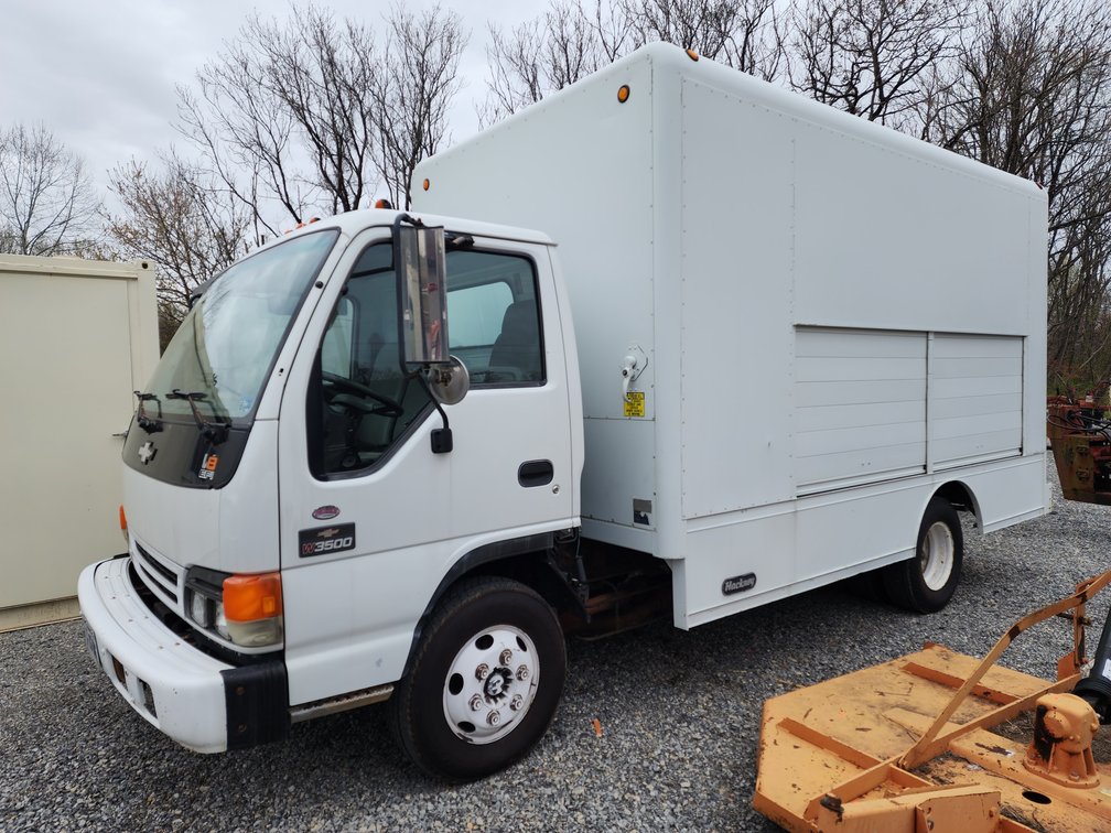 2000 Chevrolet Box Truck  3500 - 10,000 GVW 