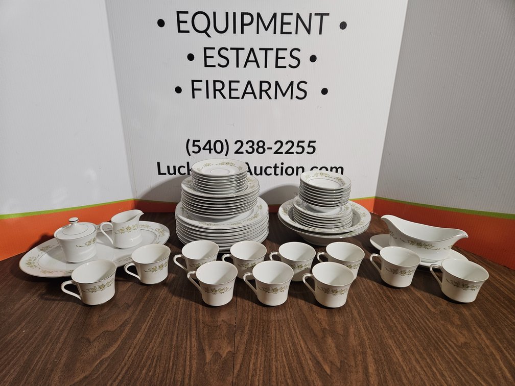 Wyndham Fine China Set 56 Pieces Included 