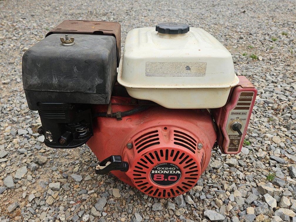Honda GX240 8hp. Electric and Pull Start Engine New Carburetor (Ran When Tested)