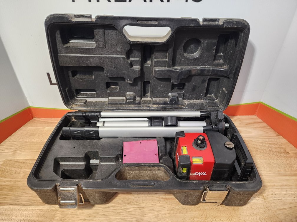 Skil Laser Level W/Stand and Hard Case 