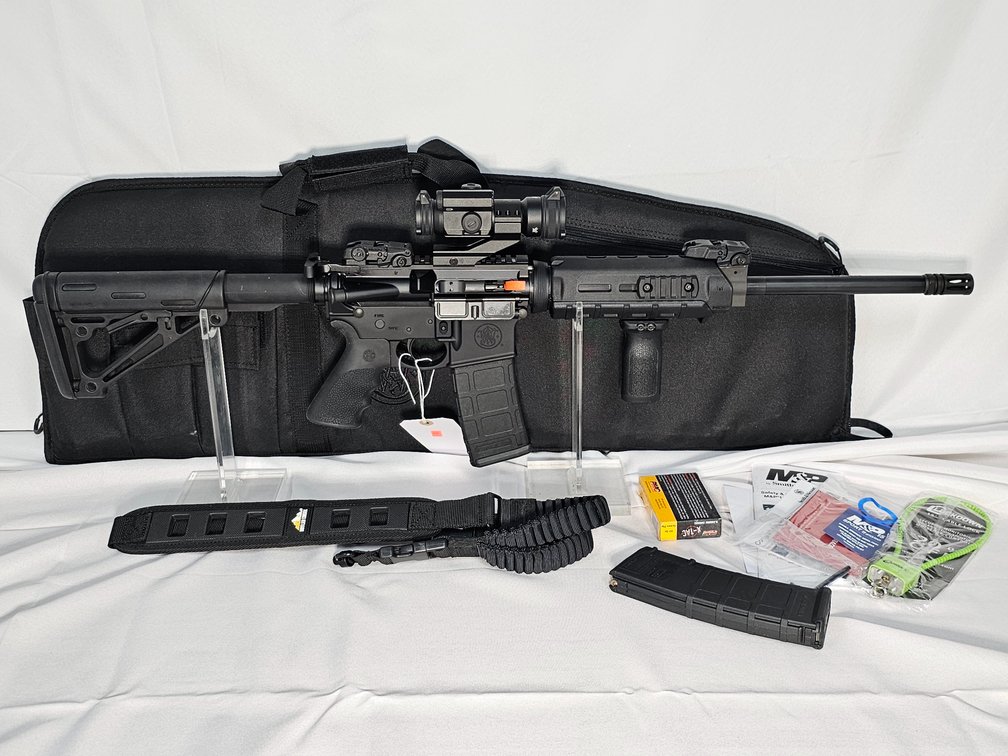 Smith and Wesson - Model MP-15 (AR-15)(223/556) w/ Accessories 