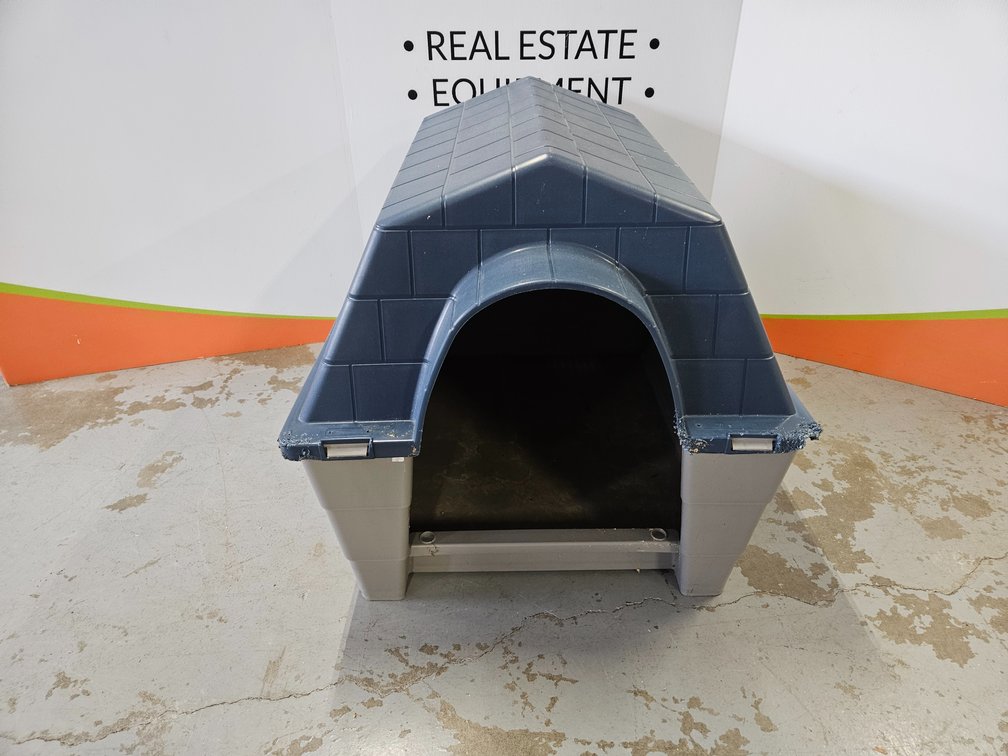 Gracious Living Plastic Dog House - Measures 25" Tall × 26" Wide × 32.5" Deep