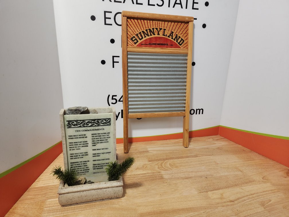 Sunnyland Washboard - Ten Commander Water Fountain 11.25" Tall  