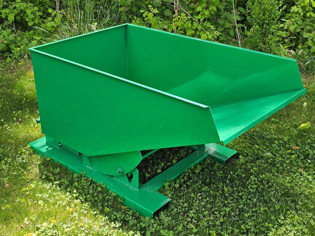 Unused 1/2 Yard Dumping Hopper w/ Fork Slots 