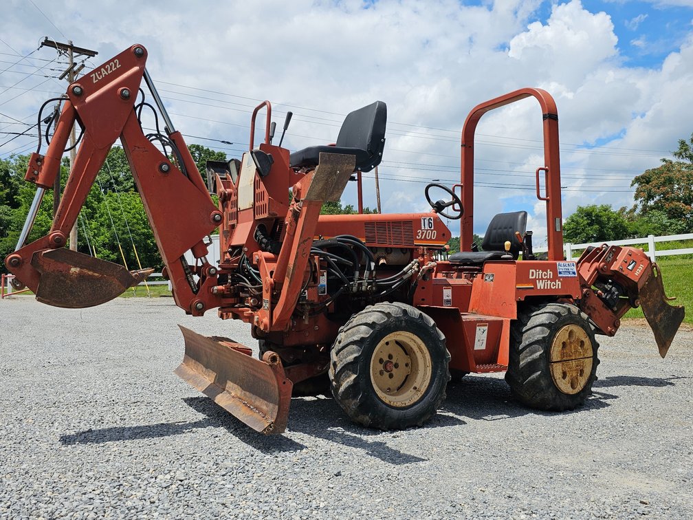 Ditch Witch 3700 - Shows 867 Hours - Runs/Drives