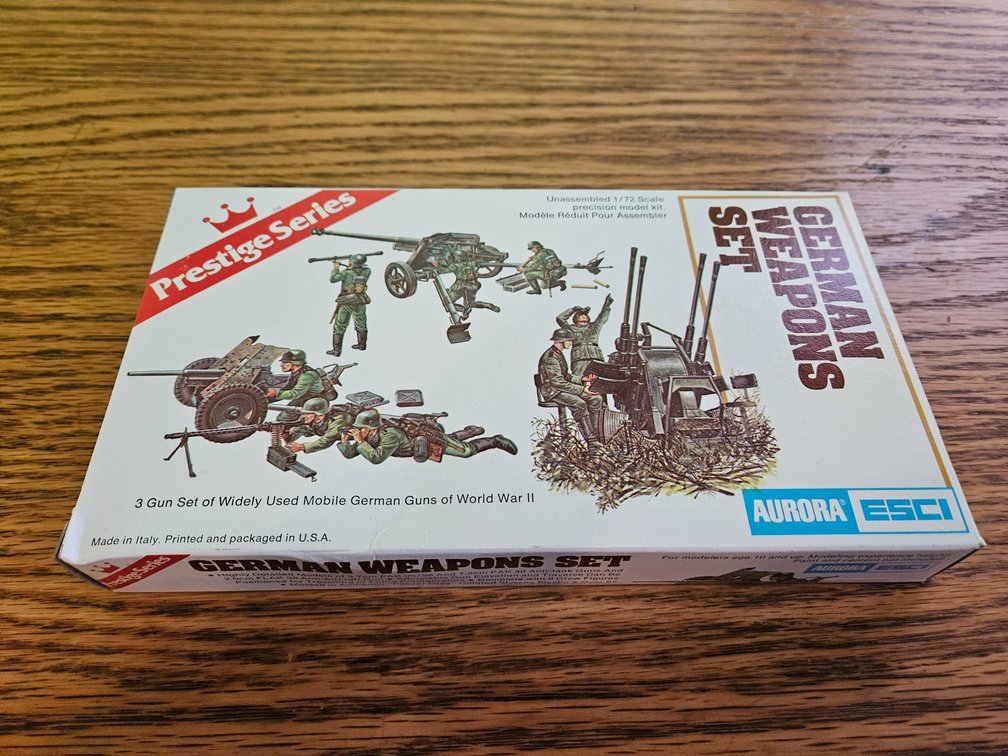 Aurora ESCI Prestige Series German Weapons Set Model Dated 1977 