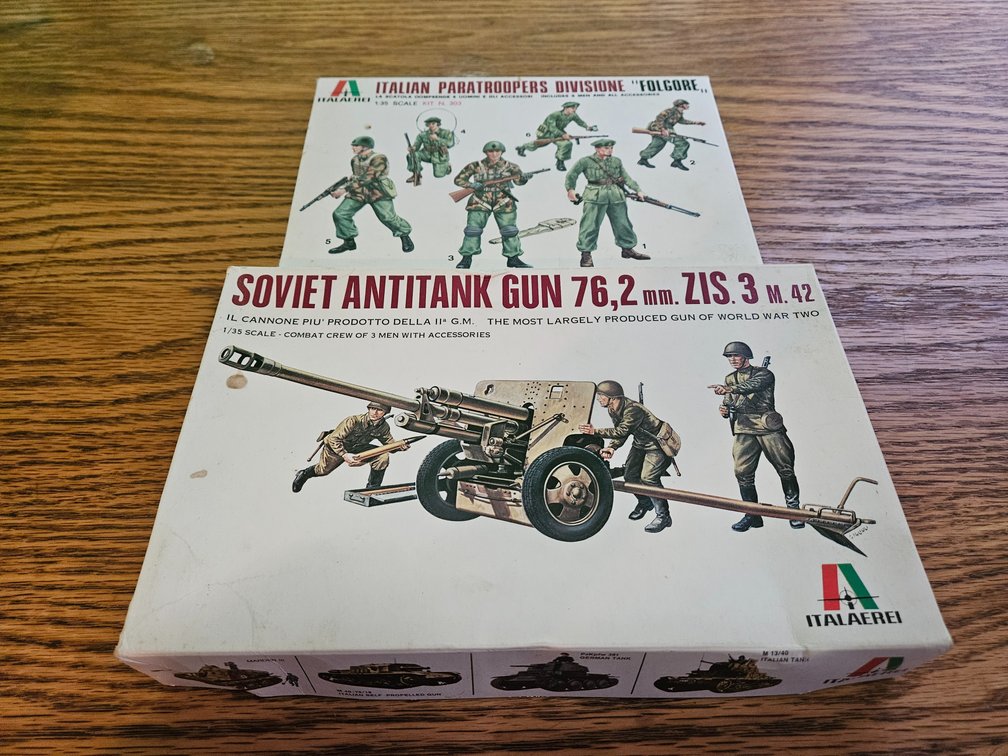 Italaerei Soviet Antitank Gun 76,2mm and Italian Paratroopers Division "Folgore" Models (2 Included)