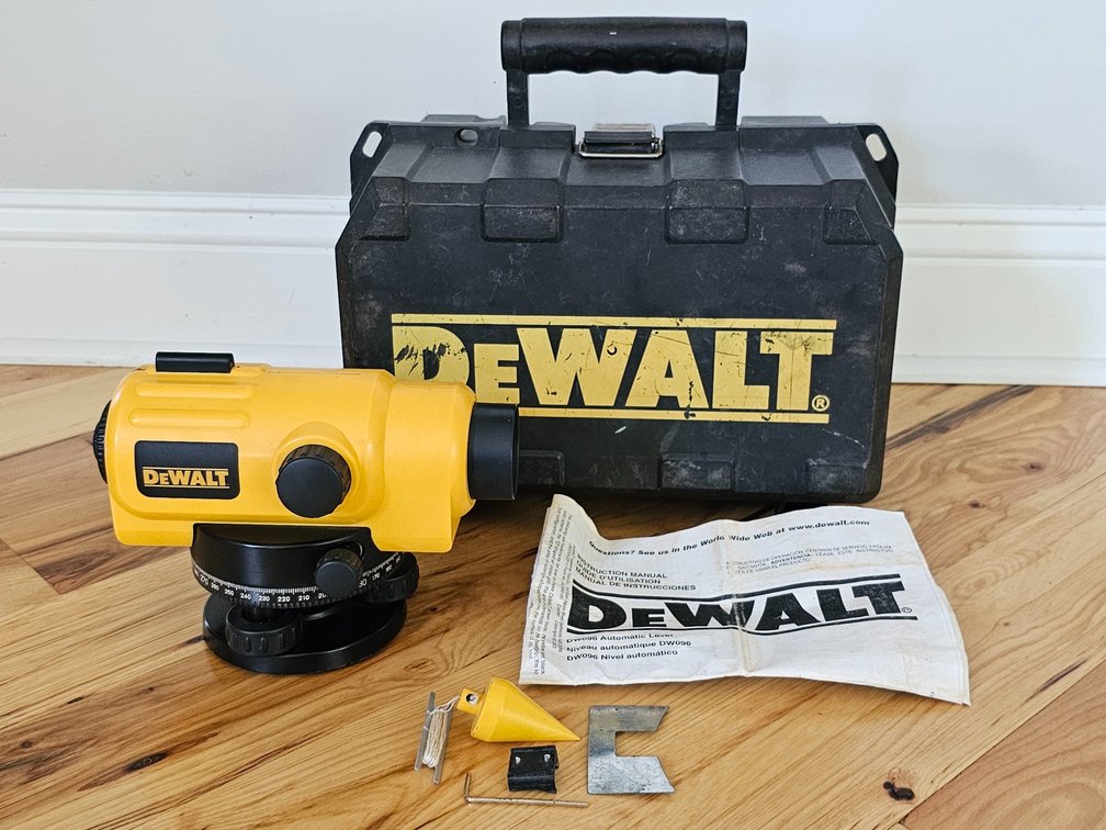 Dewalt DW096 26X Automatic Level w/ Case and Accessories
