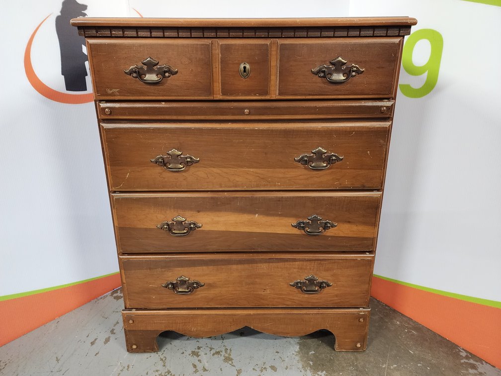 4 Drawer Dresser Measures 40" Tall x 32" Wide x 18" Deep