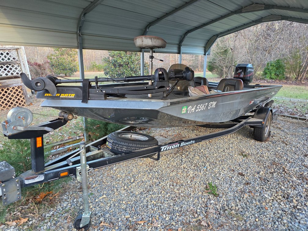 2004 Triton V170 Bass Boat w/ 90HP Mercury Outboard & Triton Trailer - TRAILER VIN 5JUBT20164T005134 - BOAT VIN TJZ109M0G304
