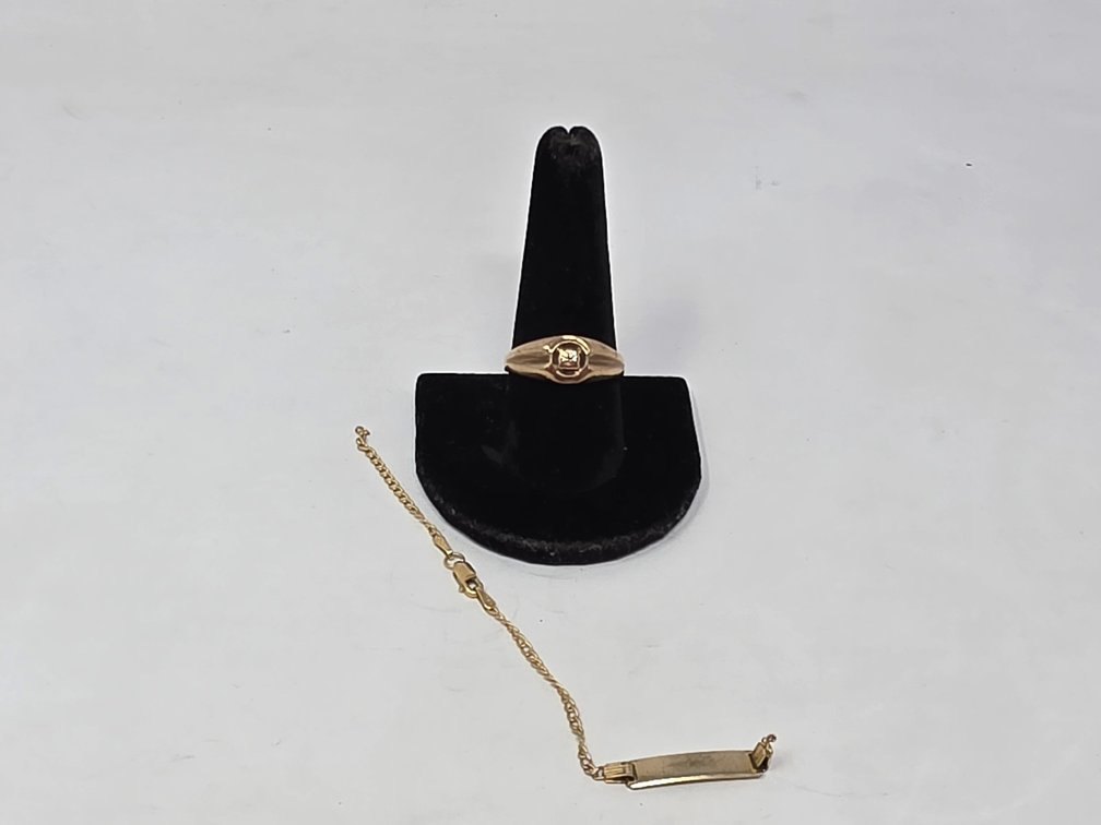 10k Gold Ring - 10k Bracelet (Needs Repair) 5.03 Grams