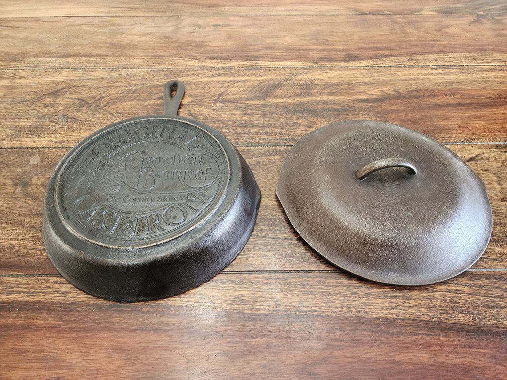 Cracker Barrel Cast Iron Frying Pan w/ Lid - Measures 10"