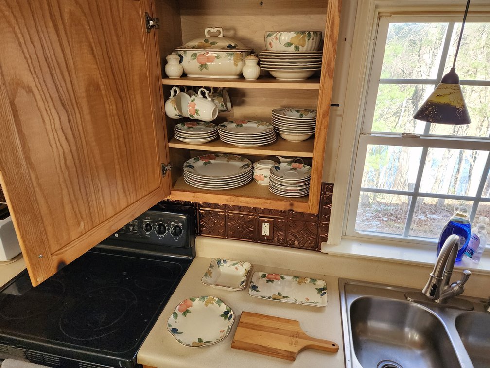Mikasa Dish Set Contents and Cutting Board