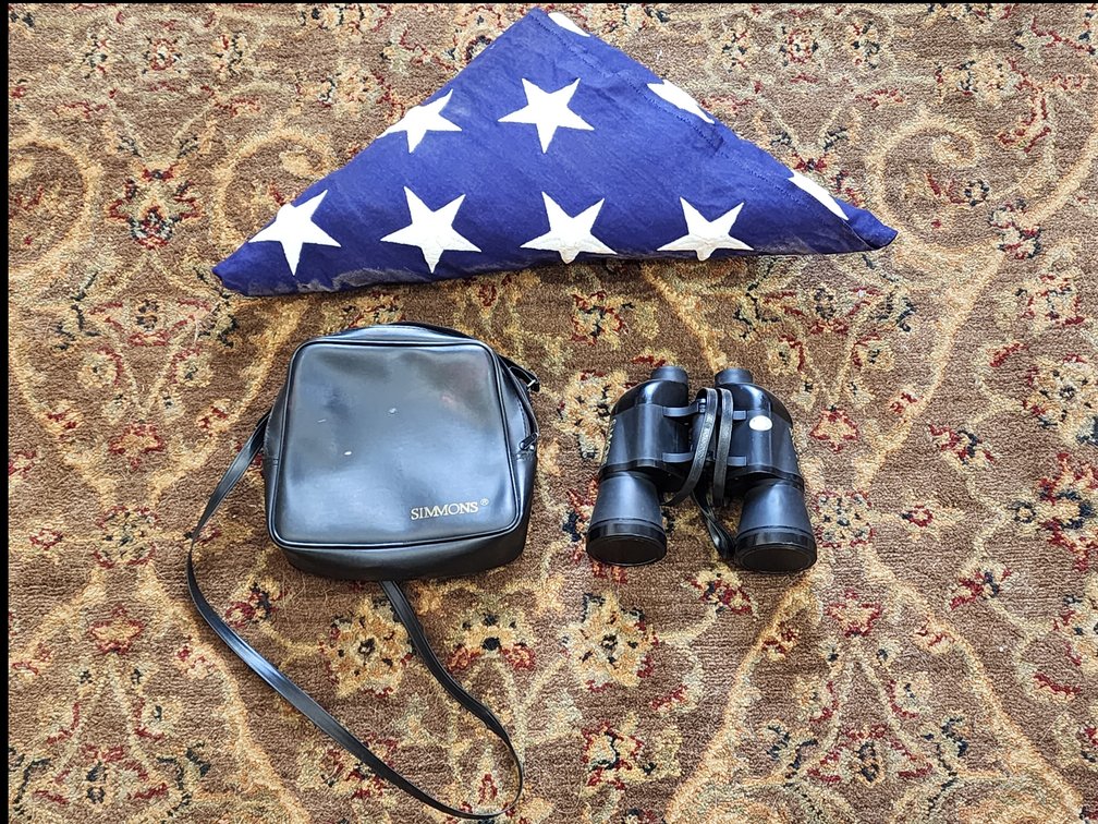 Simmons Binoculars w/ Case - Folded Flag