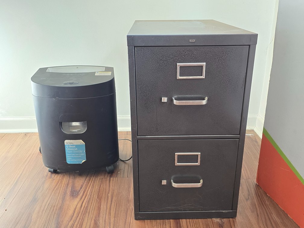 Paper Shredder - Filing Cabinet - 26 x 15 x 25