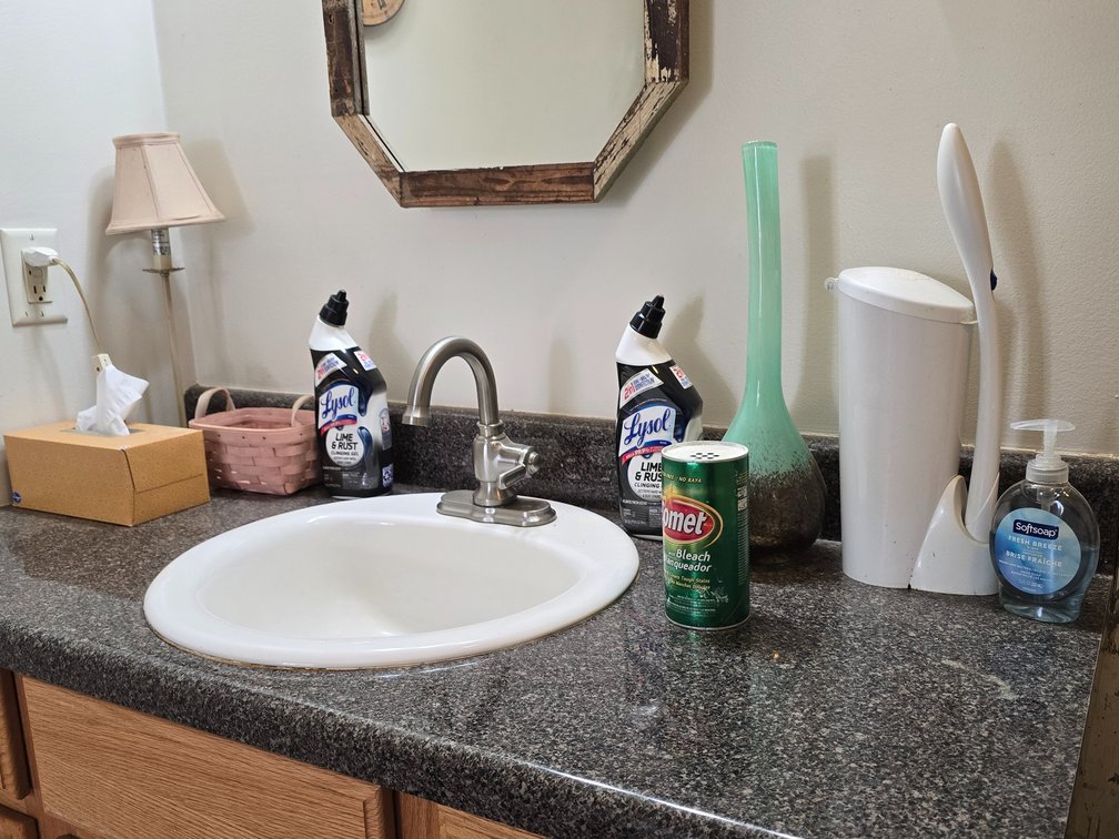 Bathroom Contents - Wall Mirror Not Included