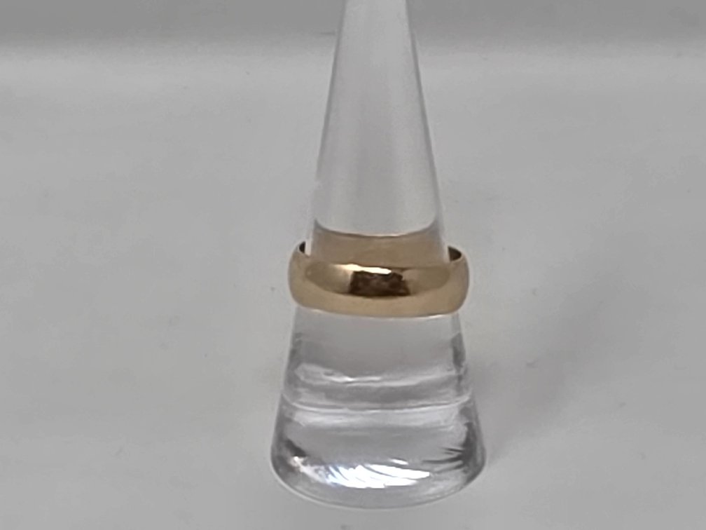 14-KT Gold Ring - Size 8 - 4.43 Grams TW