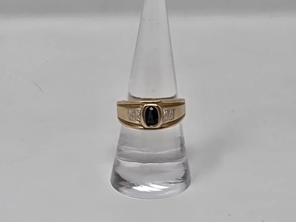 14-KT Gold Ring w/ Diamond Chips and Blue Stone (Unmarked - Acid Tested) - Size 8 - 4.72 Grams TW