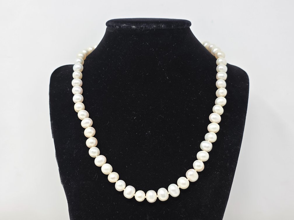Vintage 17" Pearl Necklace w/ 14-KT Gold Clasp - Beautiful Piece