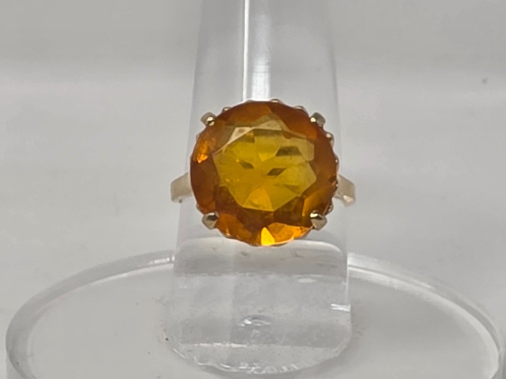 10-KT Gold Yellow Sapphire (Lab Grown) Ring - Size 7 - Sapphire is 14mm x 14mm x 5.94mm (8.38 Carats Total) - 4.6 Grams Total Weight