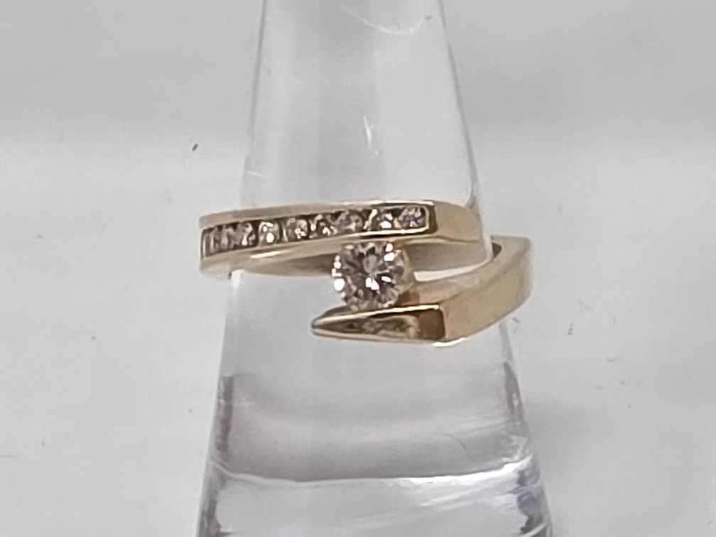 14-KT Bypass Style Diamond Ring - Size 9 - Large Round Brilliant Diamond is .43 Carats (SI-2 - Color M) - Smaller Round Full Cut Diamonds .02 to .04 Carats Each (11 Total .29 Carats - SI-2 - I-1 Color G-H) 6.3 Grams Total Weight