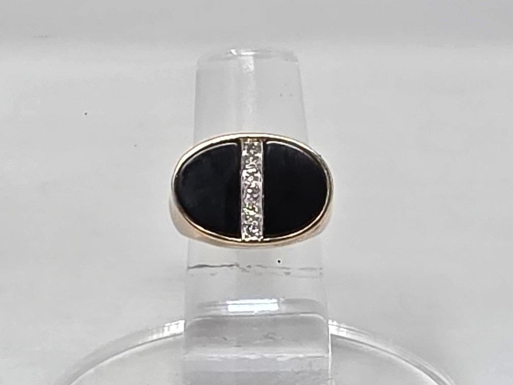 14-KT Gold Black Onyx Levian Ring w/ Channel Set Diamonds - Size 5.5 - .10 Carats of Diamonds Clarity: SI-2 Color: I-J - 6.5 Grams Total Weight