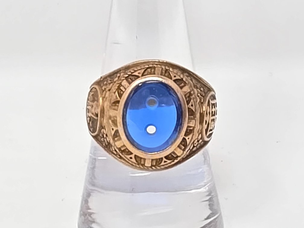 10-KT Gold Class Ring - Engraved MK Inside - Size 9.75 - 6.4 Grams Total Weight