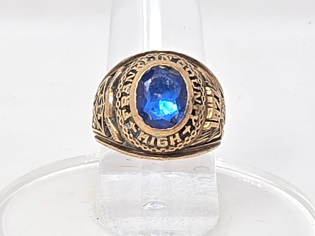 10-KT Gold Class Ring - Engraved PAS Inside - Size 7.5 - 11.11 Grams Total Weight