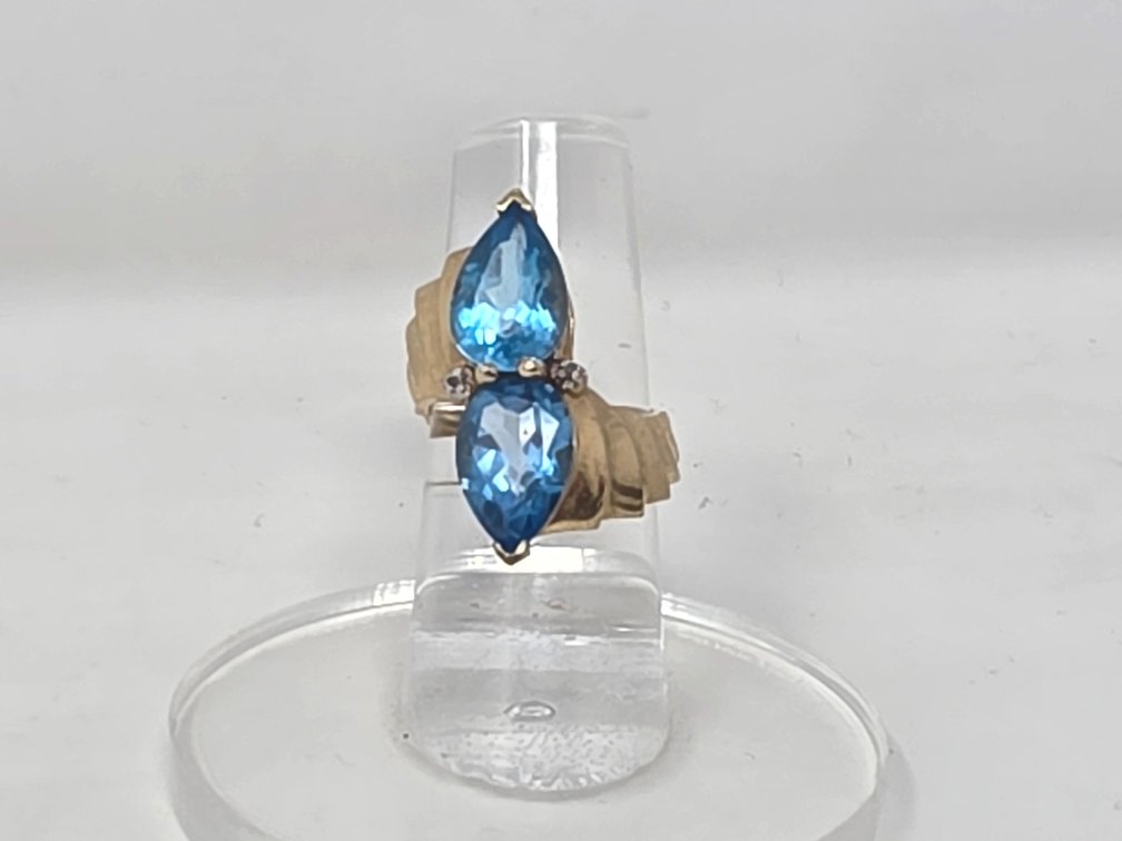 10-KT Gold Pear Shaped Blue Topez and Diamond Ring - Size 5.75 - Diamonds .01 Carats - Blue Topez 7 Carats Total - 6.1 Grams Total Weight
