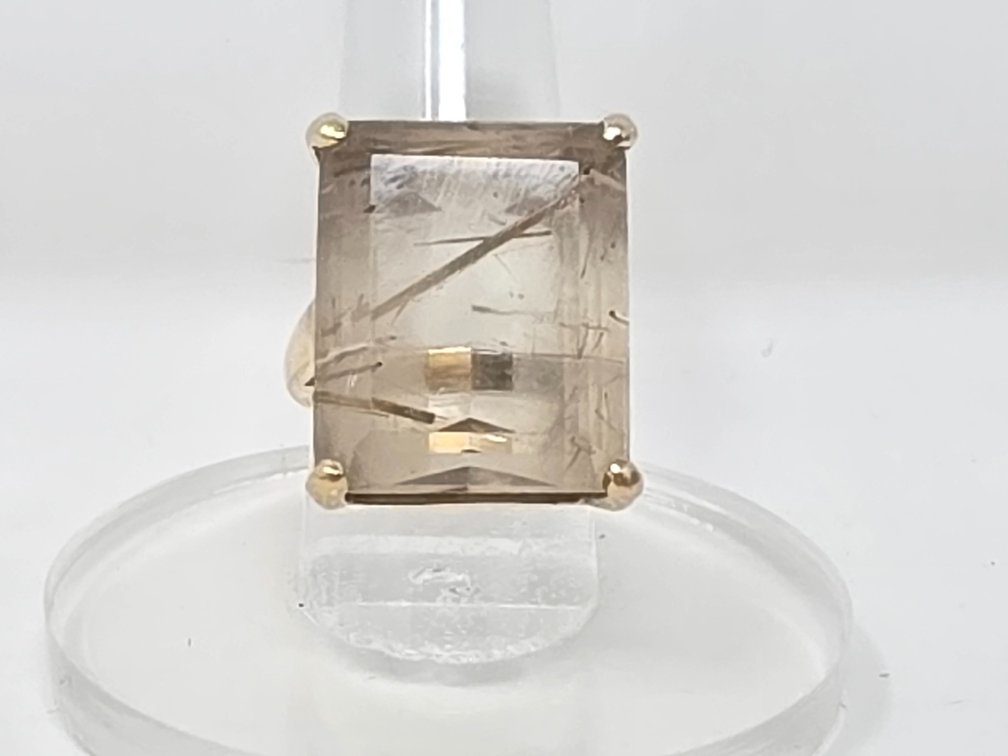 14-KT Gold Rutilated Quartz Ring - 29.4 Carat Stone - 16.3 Grams Total Weight