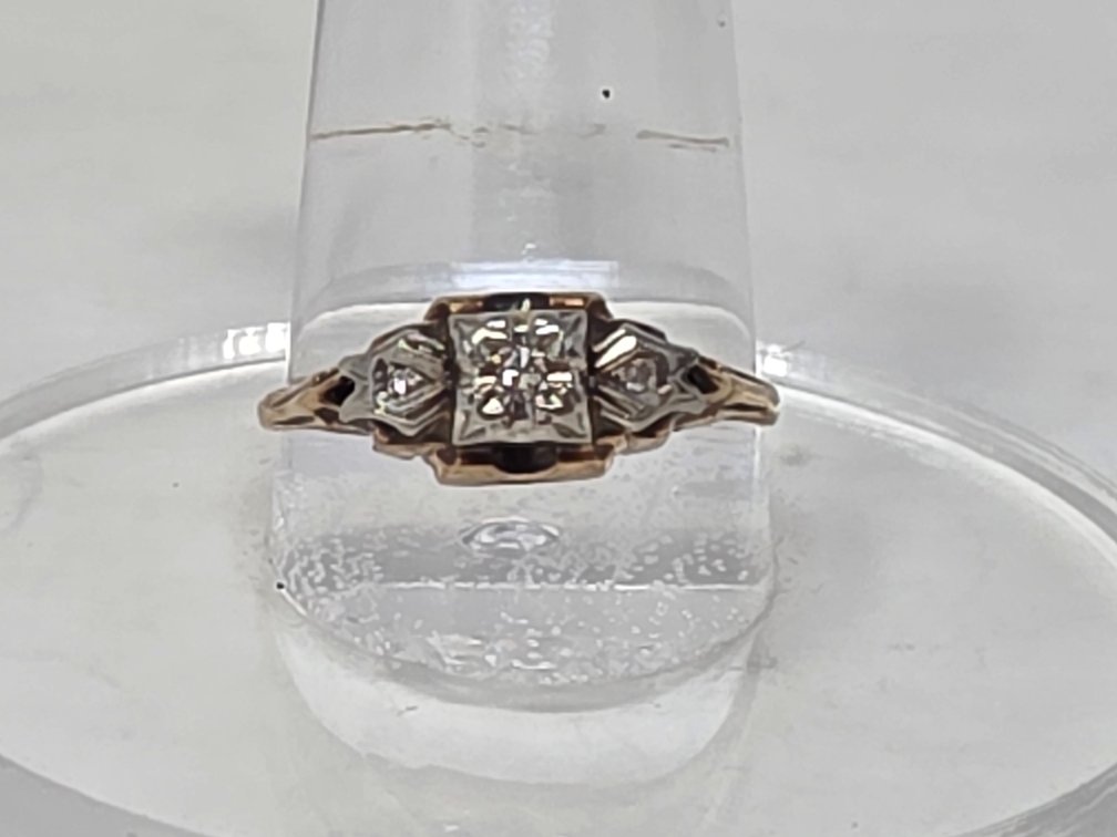 10-KT Gold Vintage Box Illusion Set 3-Stone Diamond Ring - Size 8.75 - .03 Carats of Diamonds - 1.3 Grams Total Weight - Broken Band