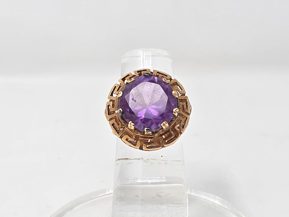 18-KT Gold Ring w/ Lab Grown Color Change Sapphire and Greek Key Halo - Size 5.25 - 7.86 Carat Sapphire - 6.1 Grams Total Weight