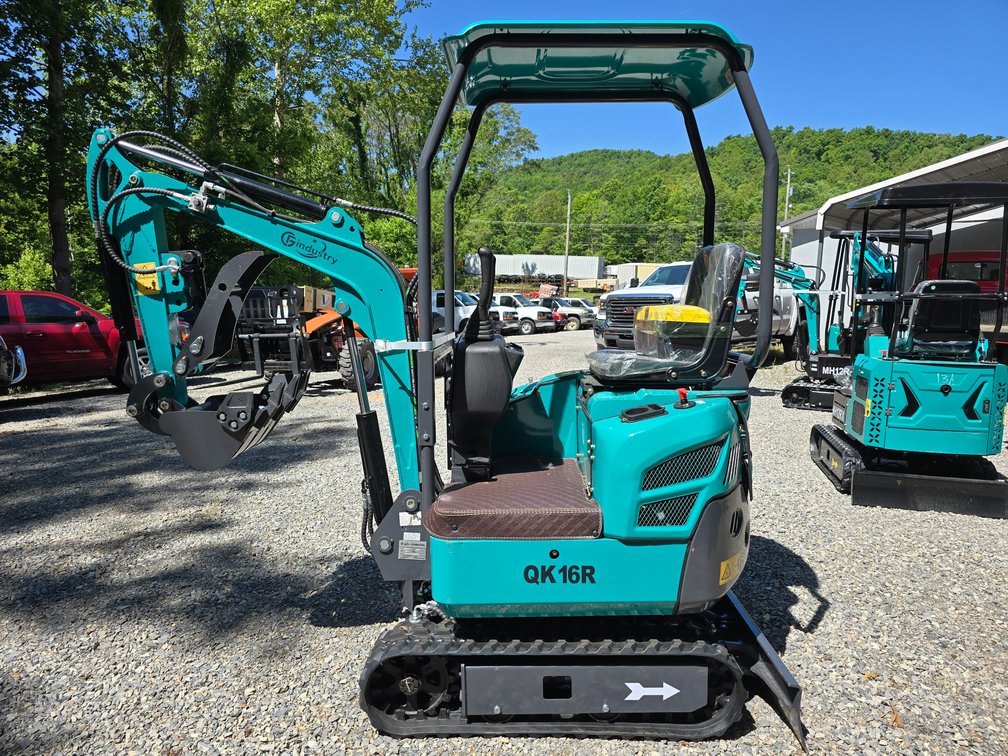 Unused 2026 CFG QK16R Mini Excavator - 15HP Gas Engine - Hydraulic Thumb