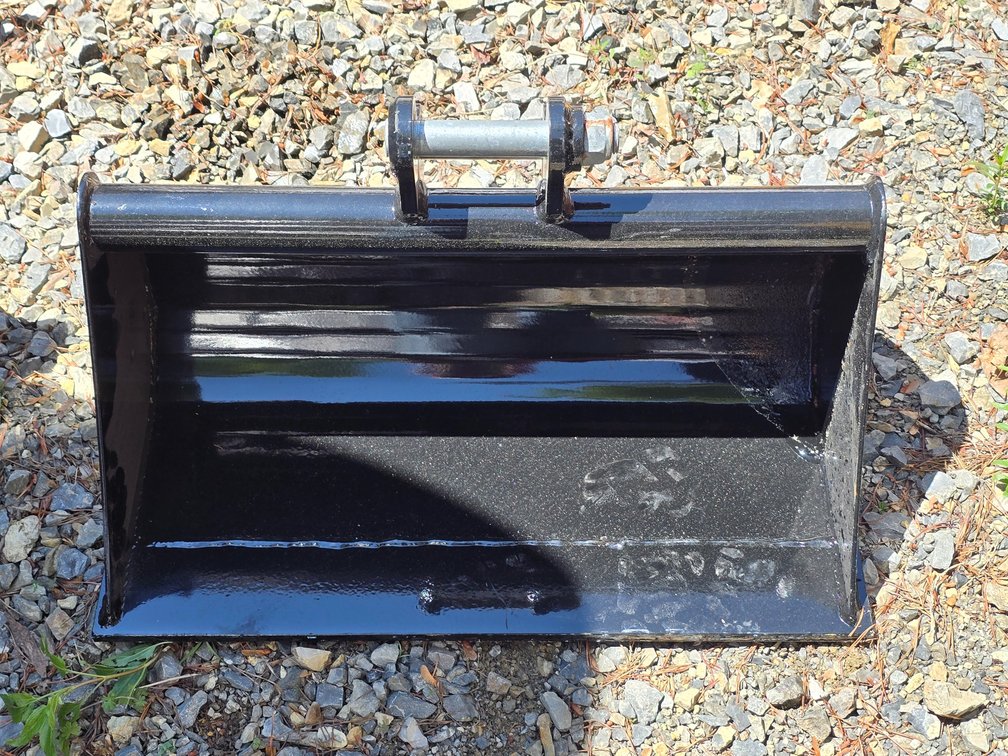 Unused SDLanch 24" Mini Excavator Bucket