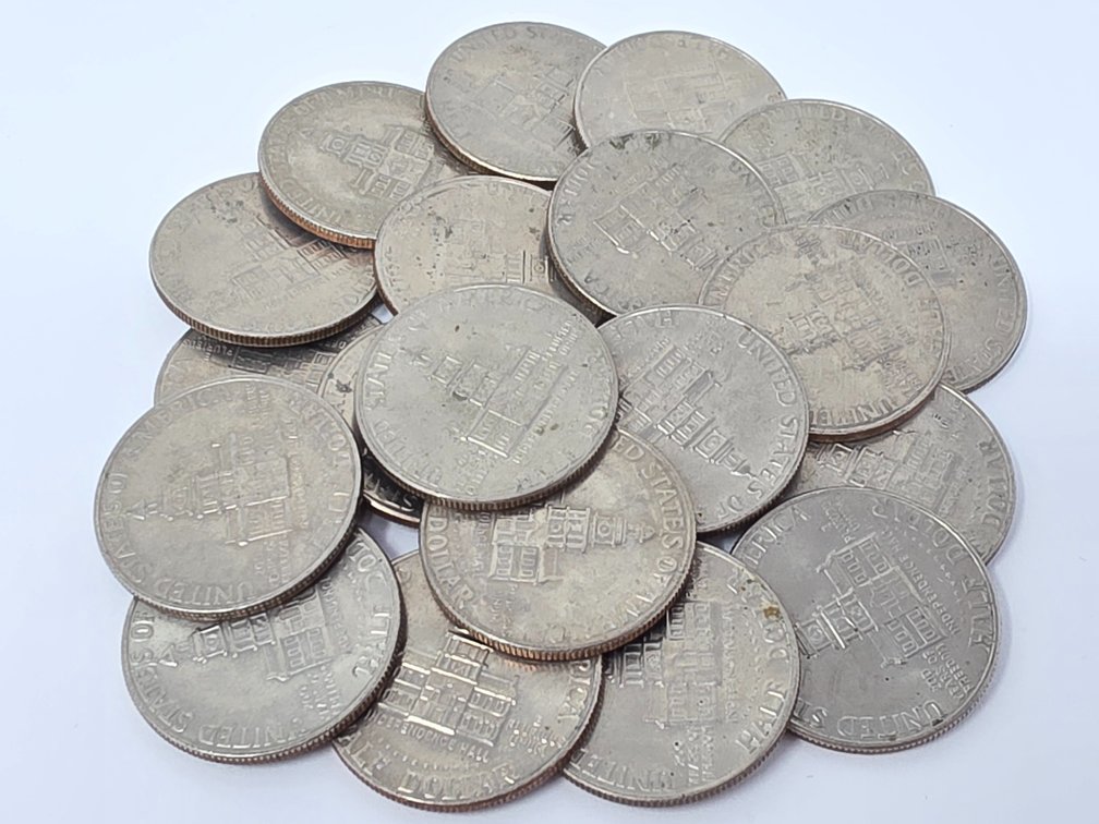 (20) 1976 Bicentennial Kennedy Half Dollars - 20 Coins Included