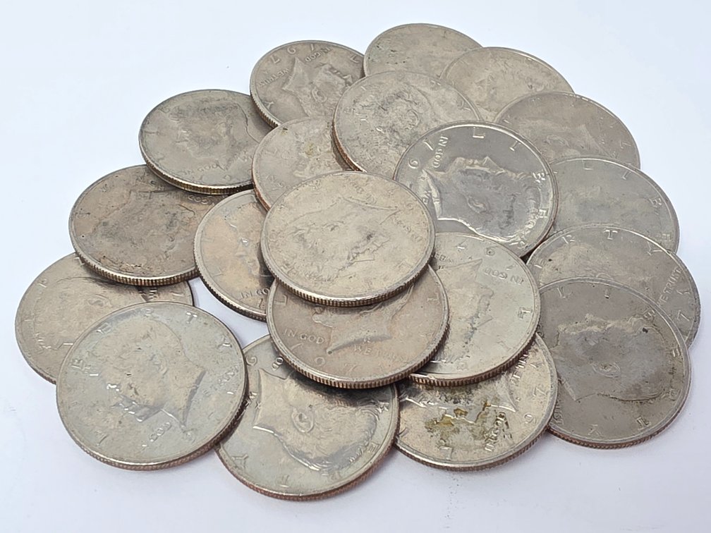 (20) 1971 Kennedy Half Dollars - 20 Coins Included
