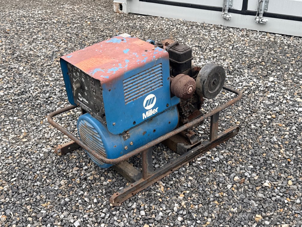 Miller Roughneck 2E Gas Powered Arc Welder -Engine Turns Over