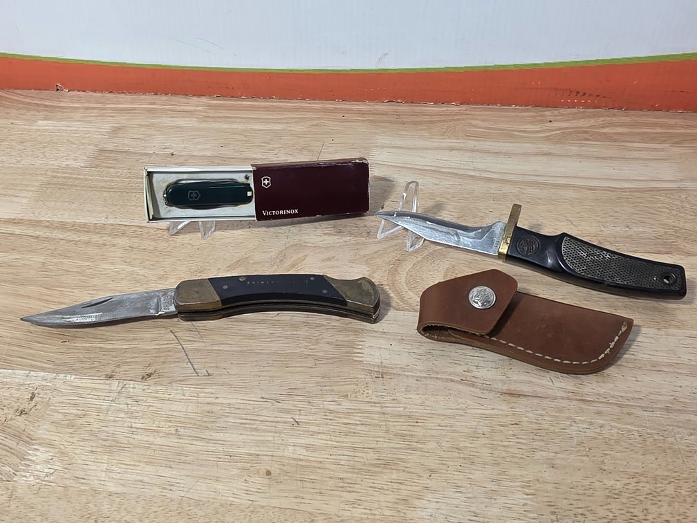 Victorinox Knife w/ Box - Smith & Wesson Fixed Blade Knife w/ Sheath - Sharp USA Knife