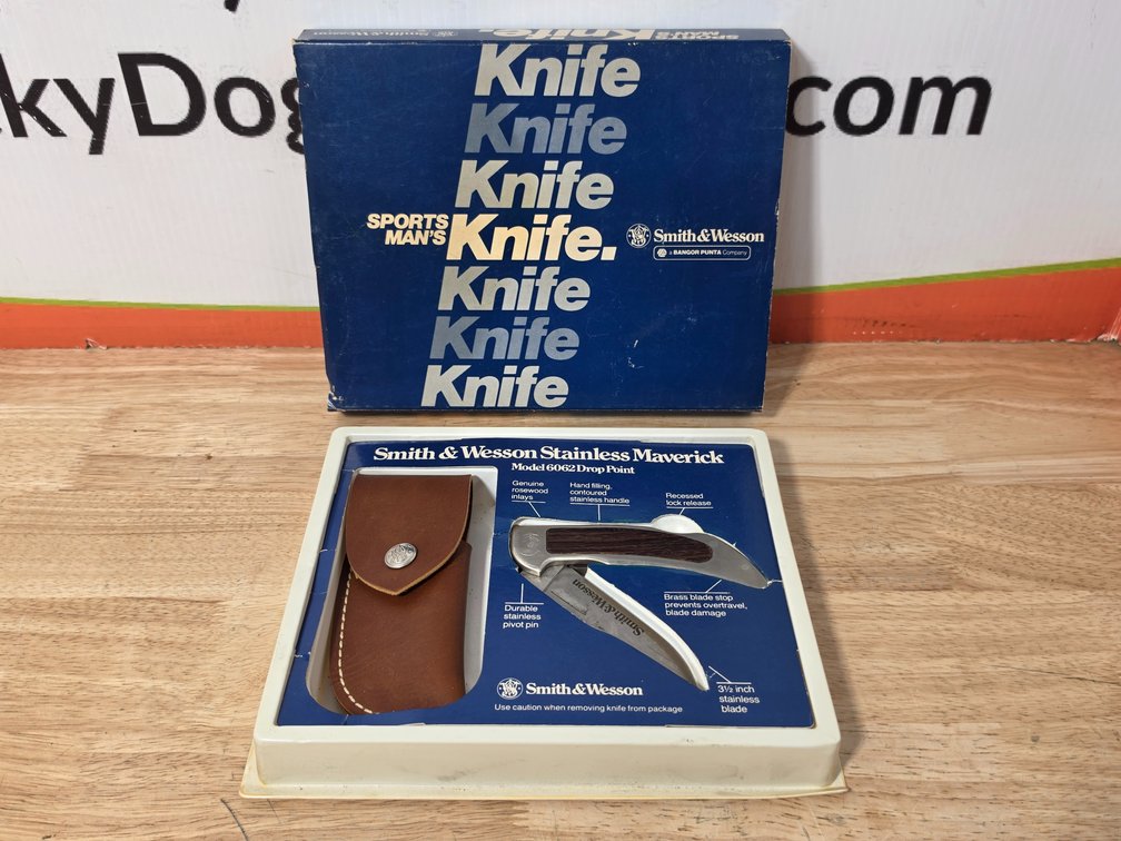 Snith & Wesson Stainless Maverick Model 6062 Drop Point Foldinf Knife w/ Box and Sheath
