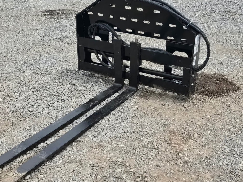 Unused GIYI 60" Hydraulic Shift Pallet Forks - Skid Steer Quick Attach