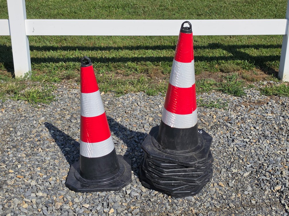 (10) 28" Safety Cones