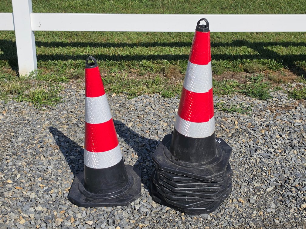 (10) 28" Safety Cones