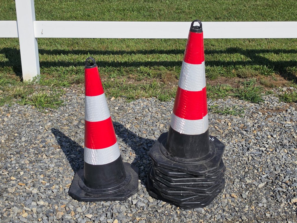 (10) 28" Safety Cones