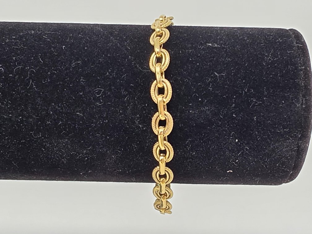 18Kt Gold Oval Link Bracelet - 5.2 Grams