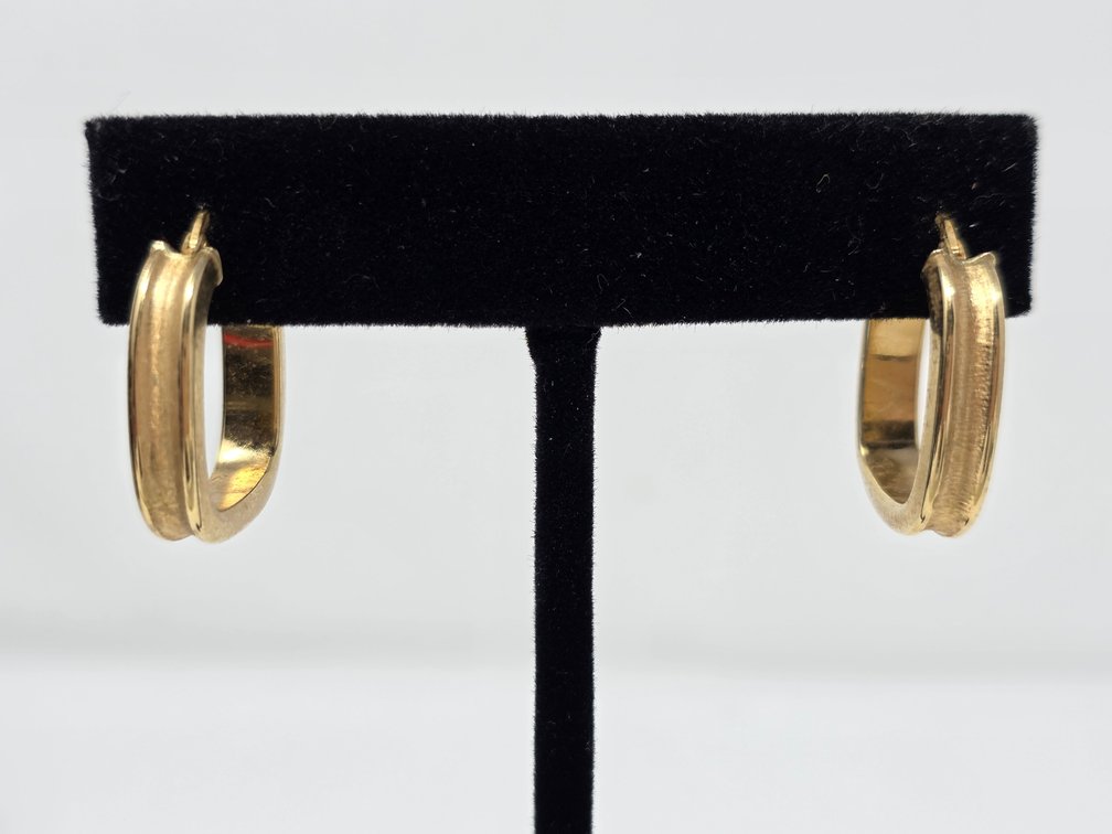 18kt Gold Square Hoops - 2.78 Grams