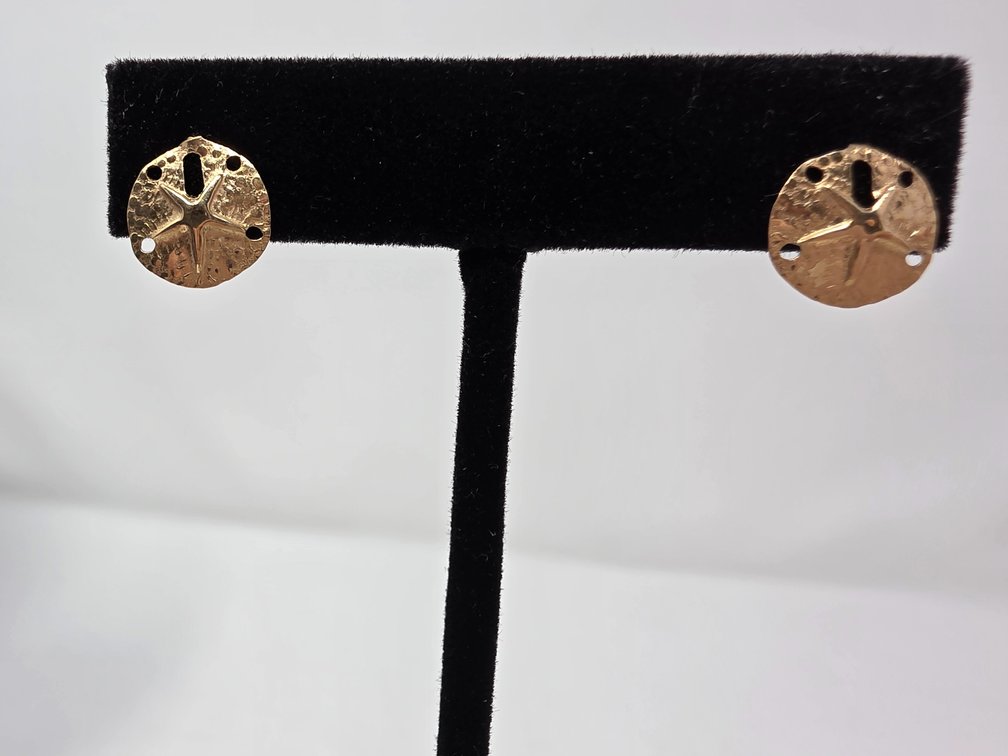 14kt Gold Sanddollar Earrings - .73 Grams