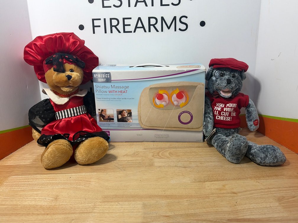 HoMedics Massage Pillow & Chantilly Lane Plush